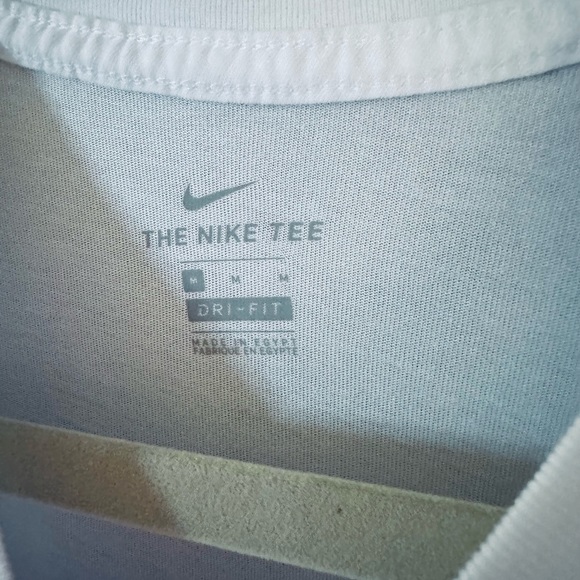 Nike crop T-shirt - Picture 3 of 3